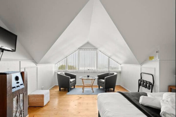 Ye Olde Customs House 04