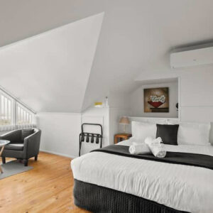 Ye Olde Customs House03